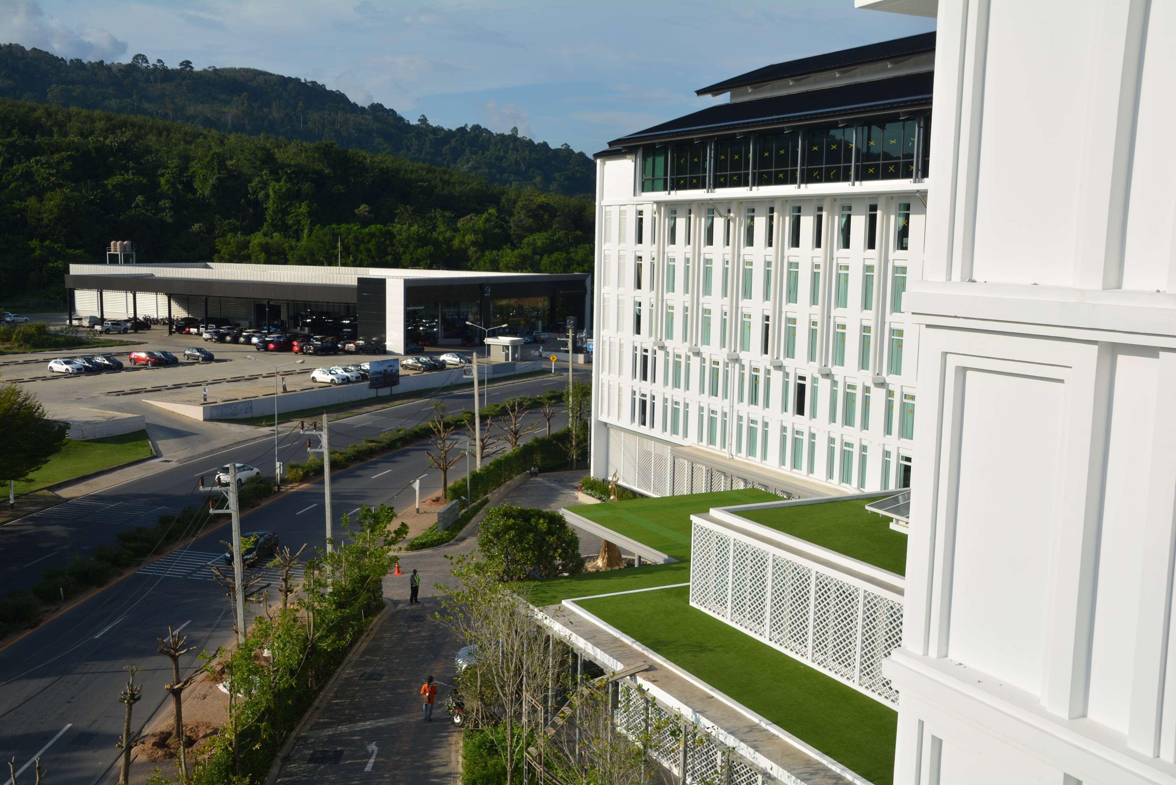 Hotel Ramada Plaza By Wyndham Chao Fah Phuket Exterior foto